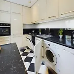 Comfortable Studio For 2 People With Bathtub And Balcony In Warsaw By Noclegi Renters