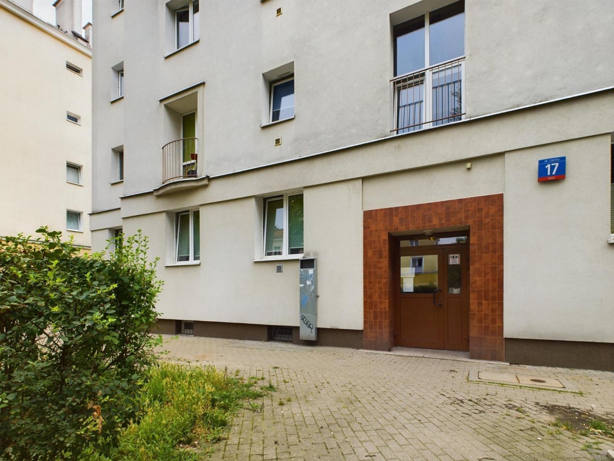 Comfortable For 2 People With Bathtub And Balcony In By Renters Leilighet