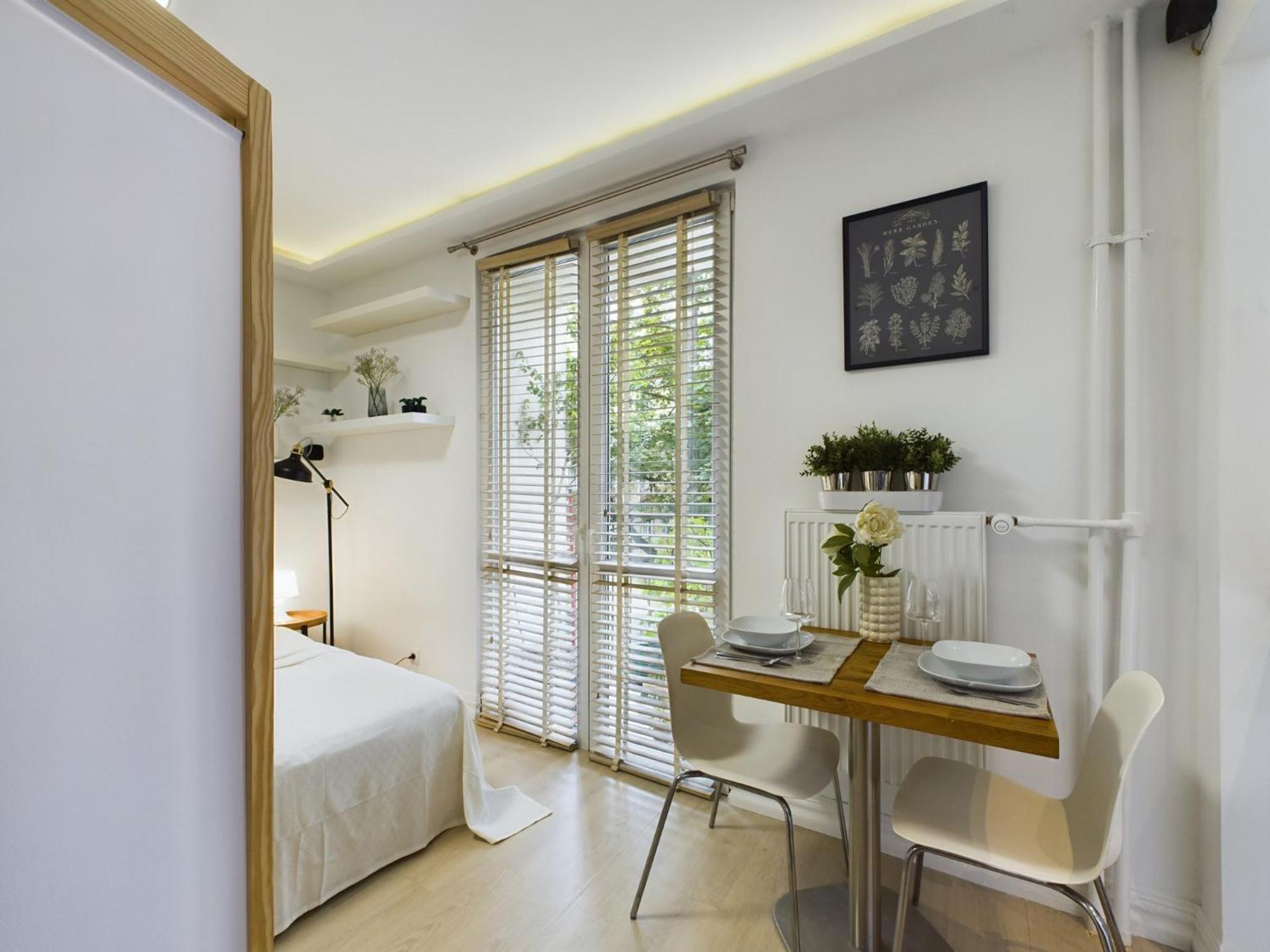 Leilighet Comfortable For 2 People With Bathtub And Balcony In By Renters